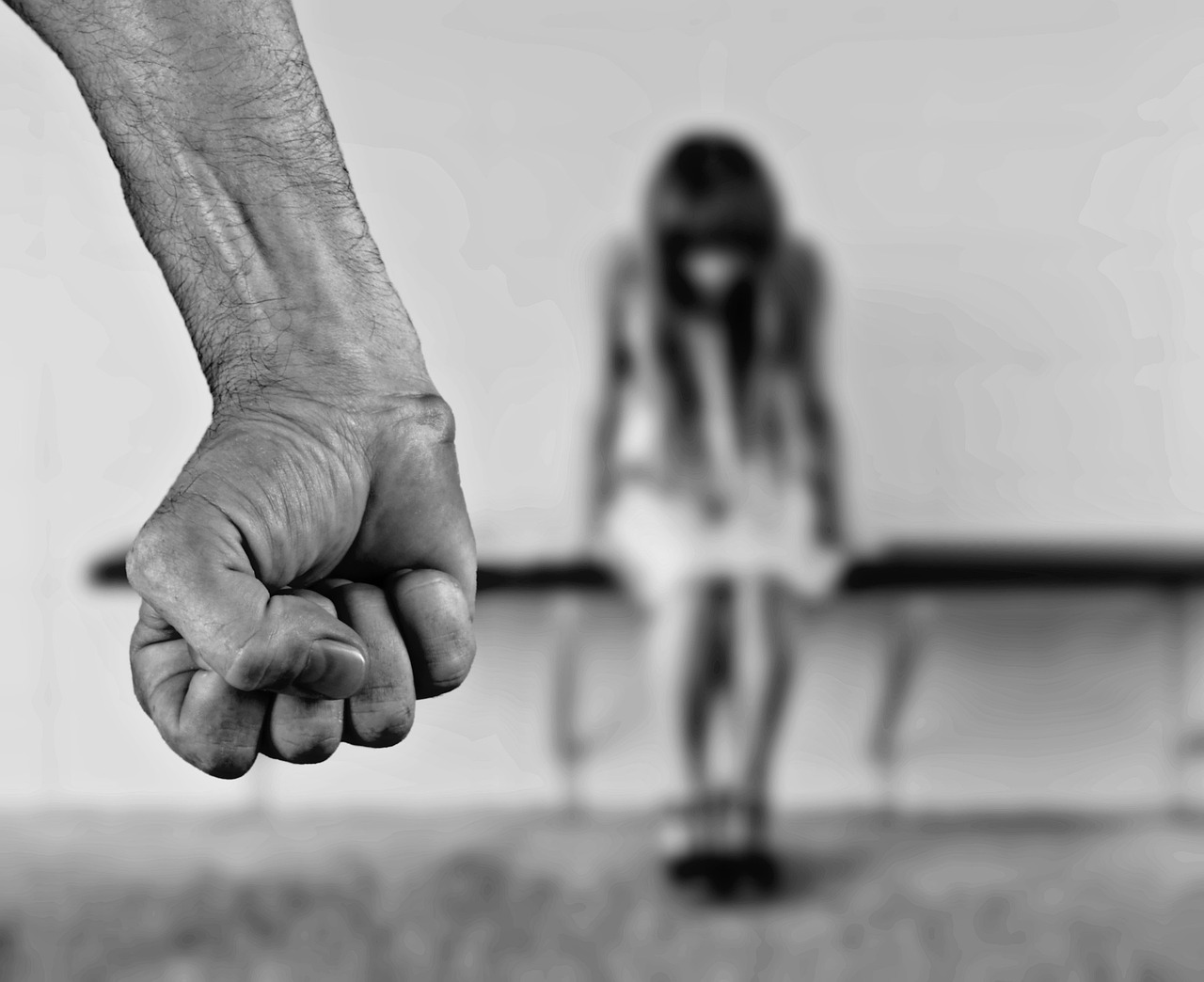 男子家暴妻子事件引发社会关注，警钟长鸣呼唤正义保护女性权益